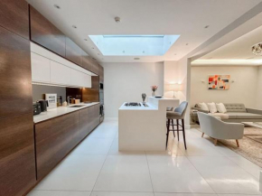 Stylish and Spacious Apartment in Prime London